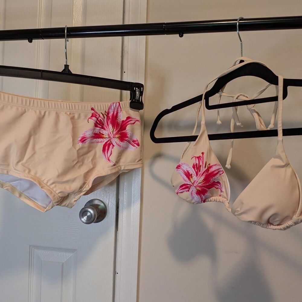 Floral bikini set with pink lilies